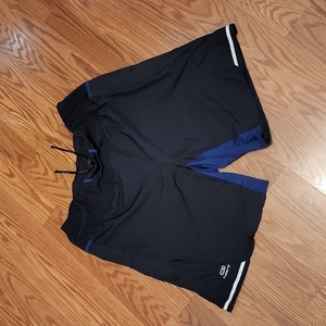 Decathlon  shorts 2xl‎